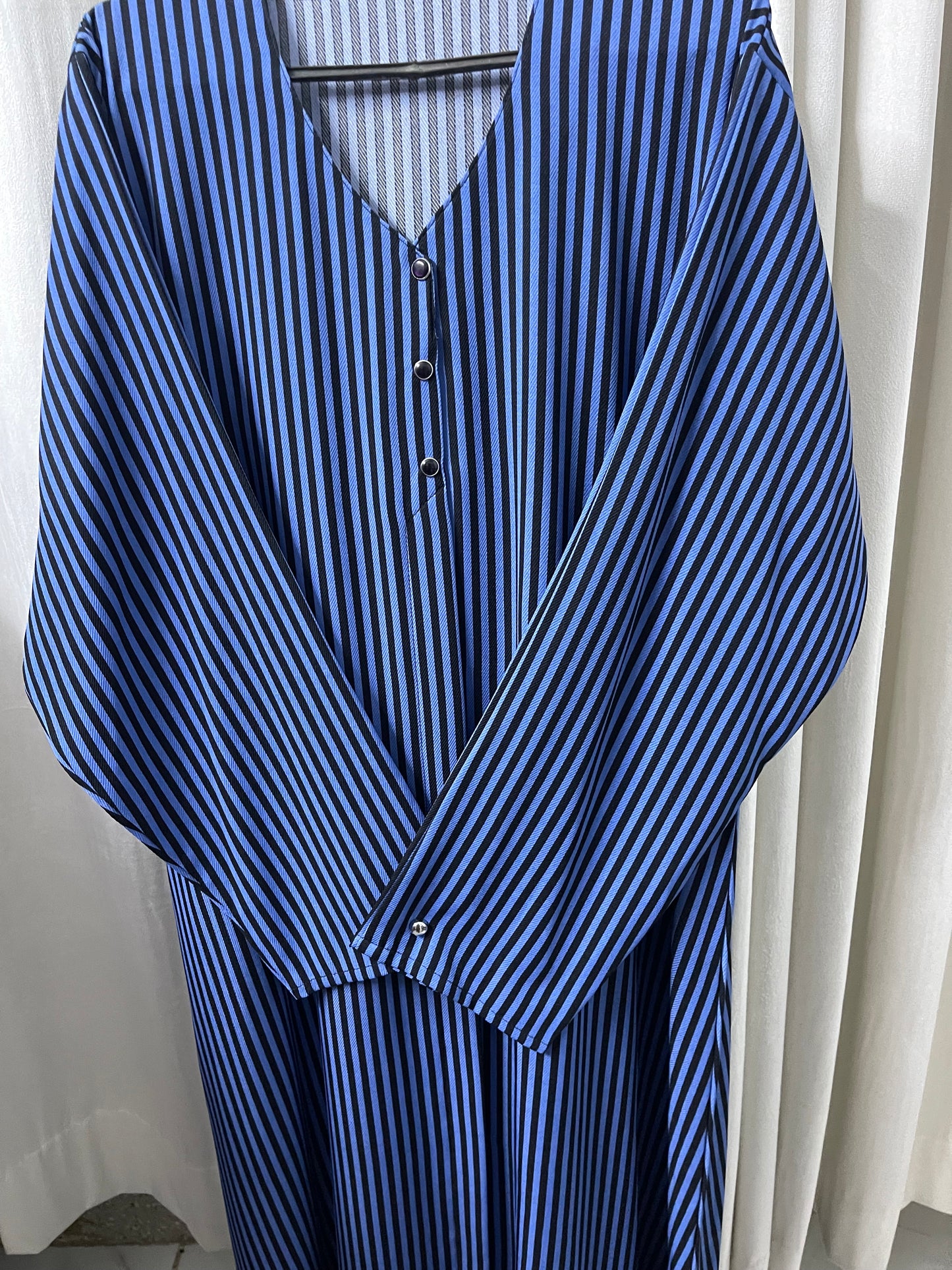 Line Style Open Abaya And Contras Hijab With 1 side Pocket - Blue