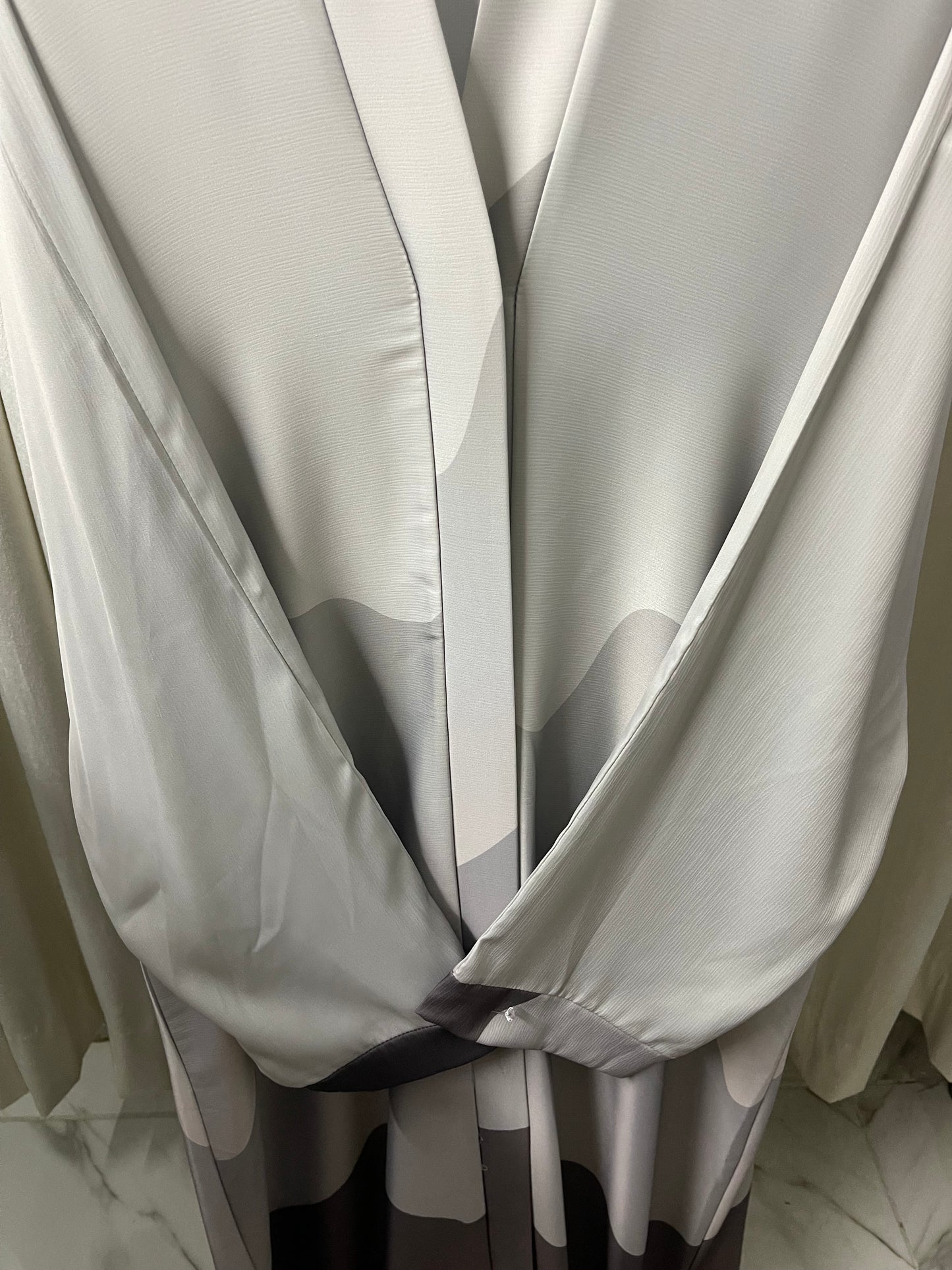 Tie n Die Abaya ( Tripple Shade ) - Light Grey