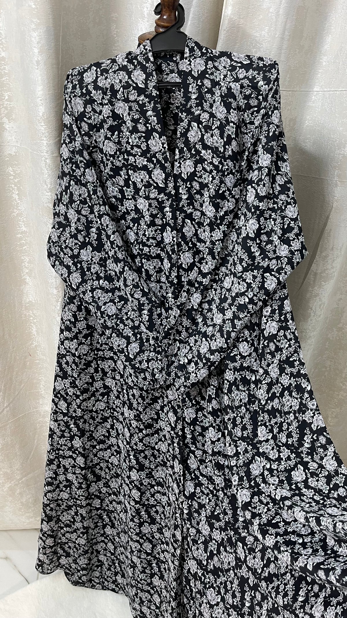 Long Flair Printed - White Flowers on black