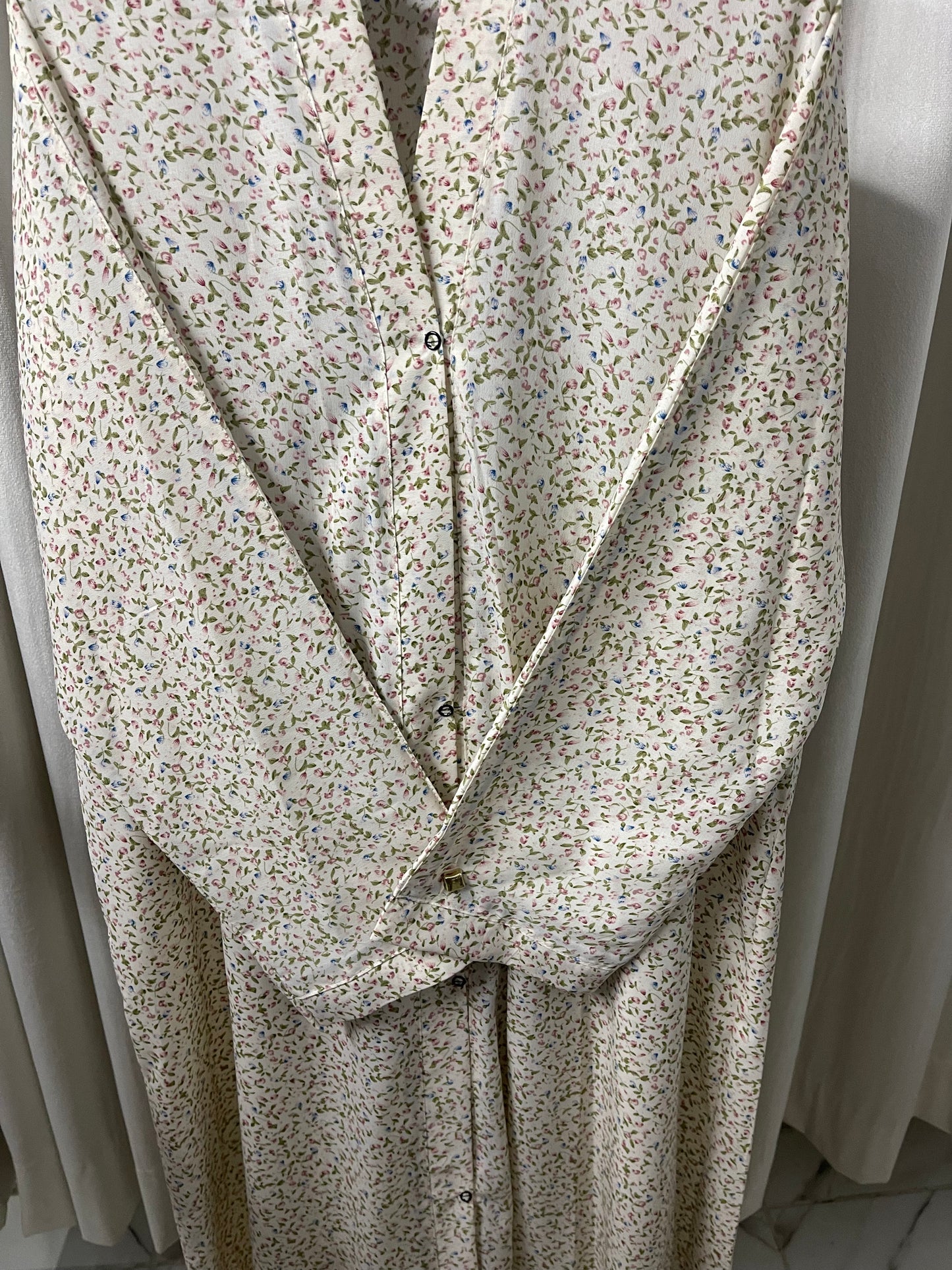 Most Viral 8pcs Abaya Set in just 2500rs/-