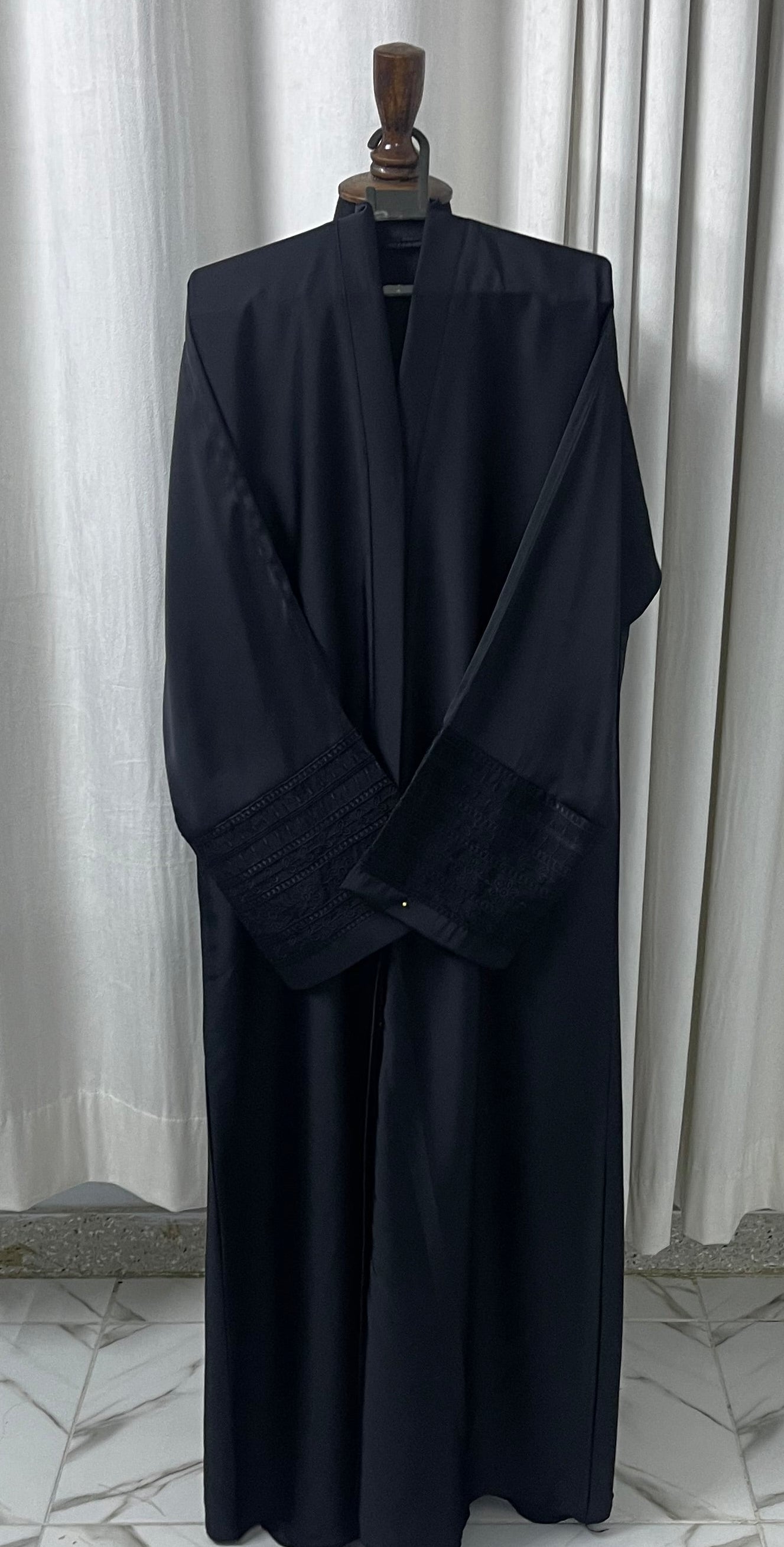 Sleeves Embriodery with 1 Side Pocket Abaya Set - Black